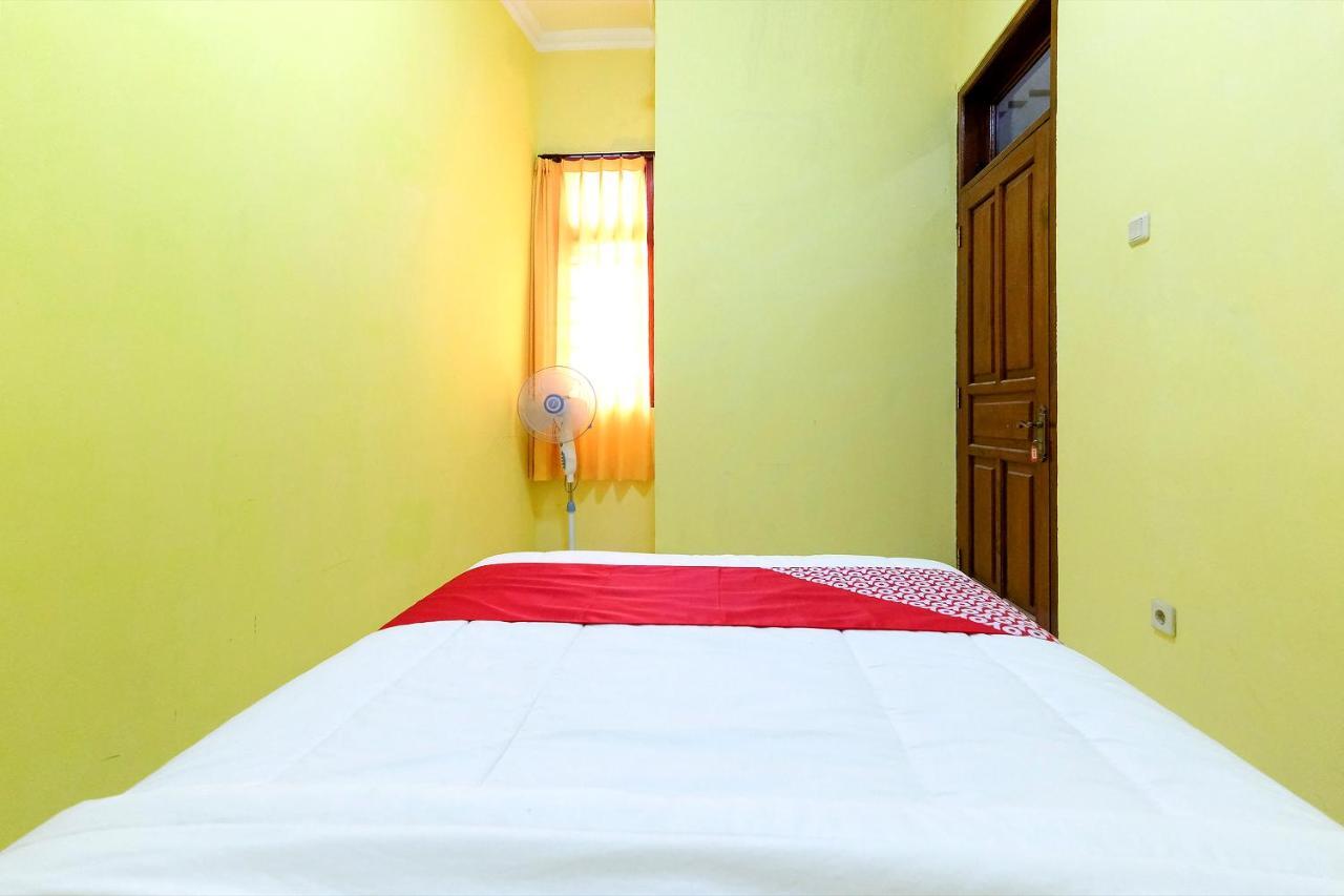 Oyo 338 Guest House Omah Manahan Syariah Solo Εξωτερικό φωτογραφία