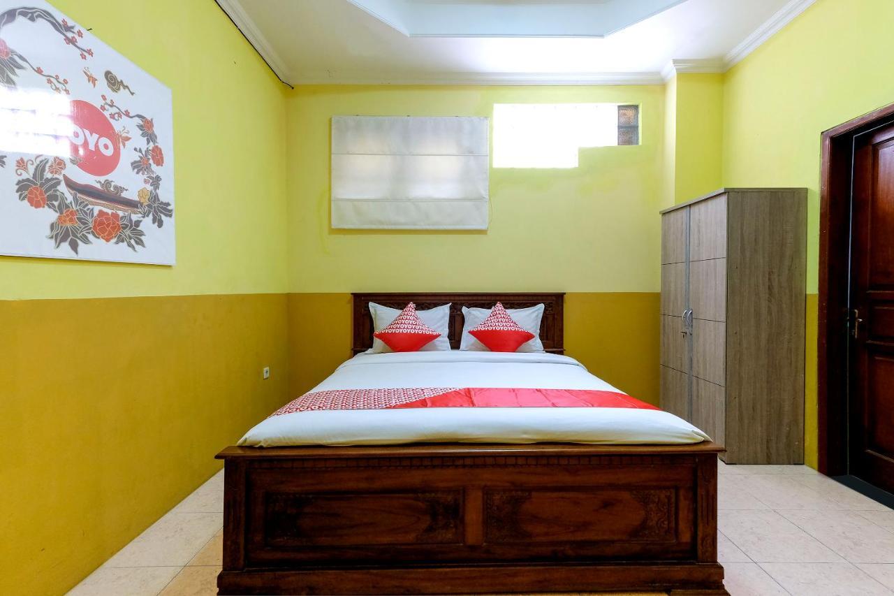 Oyo 338 Guest House Omah Manahan Syariah Solo Εξωτερικό φωτογραφία