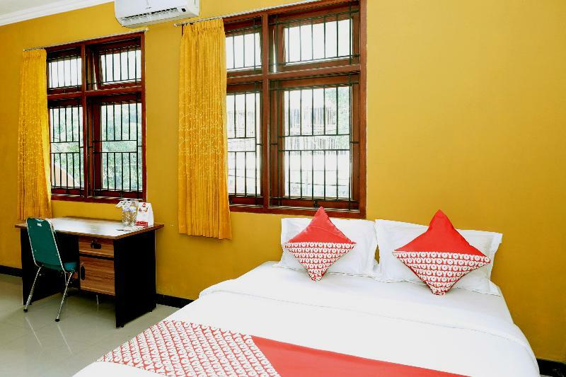 Oyo 338 Guest House Omah Manahan Syariah Solo Εξωτερικό φωτογραφία