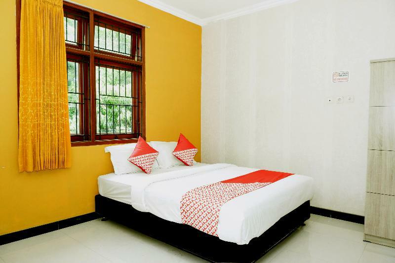 Oyo 338 Guest House Omah Manahan Syariah Solo Εξωτερικό φωτογραφία