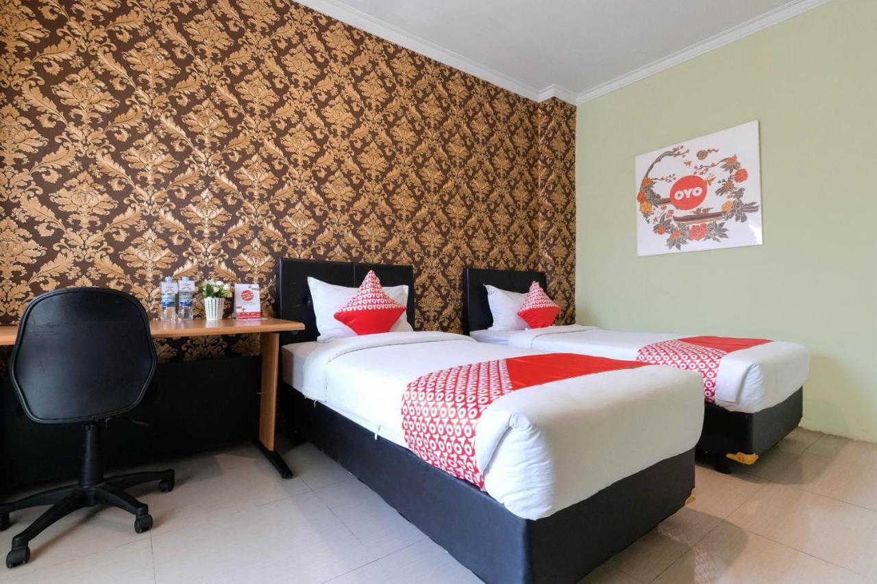 Oyo 338 Guest House Omah Manahan Syariah Solo Εξωτερικό φωτογραφία