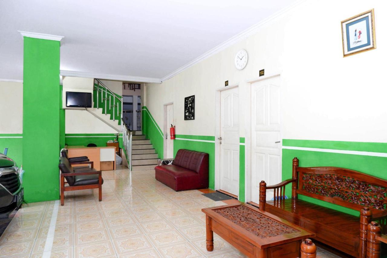 Oyo 338 Guest House Omah Manahan Syariah Solo Εξωτερικό φωτογραφία